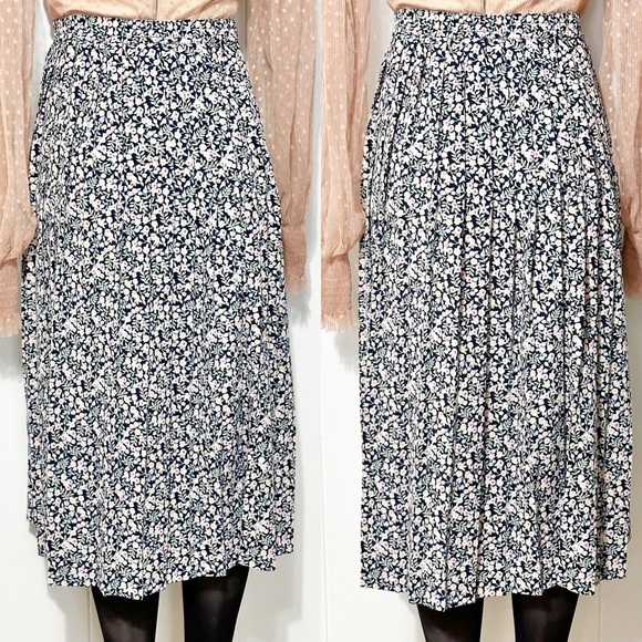 90s Navy Pleated Midi Skirt ft. Sprinkled Pastel Florals | Vintage - Picture 3 of 7